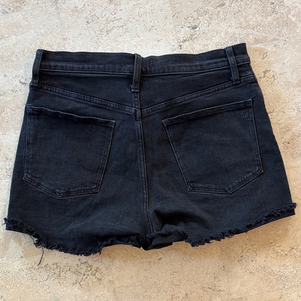 Madewell 28 High rise denim shorts with distressed hem- black - Picture 2 of 8
